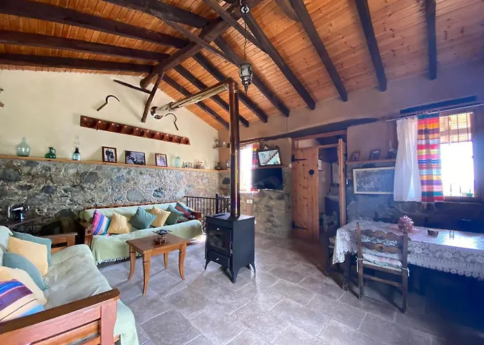 Semesterbostad Rodous