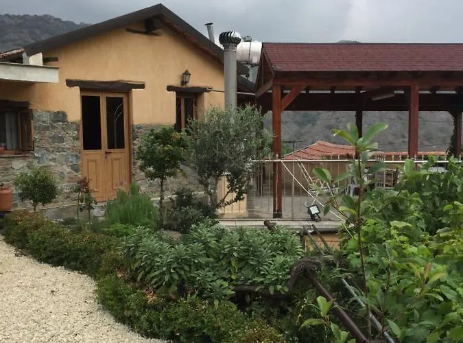 Rodous Case de vacanță